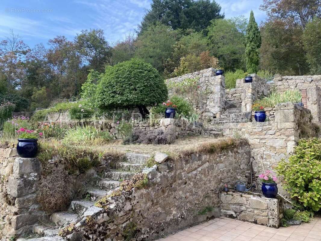 Maison à SAINT-JULIEN-MOLIN-MOLETTE