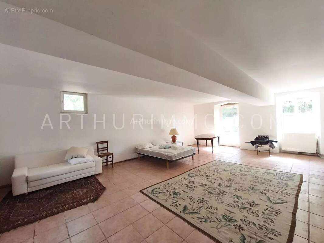 Maison à SAINT-JULIEN-MOLIN-MOLETTE