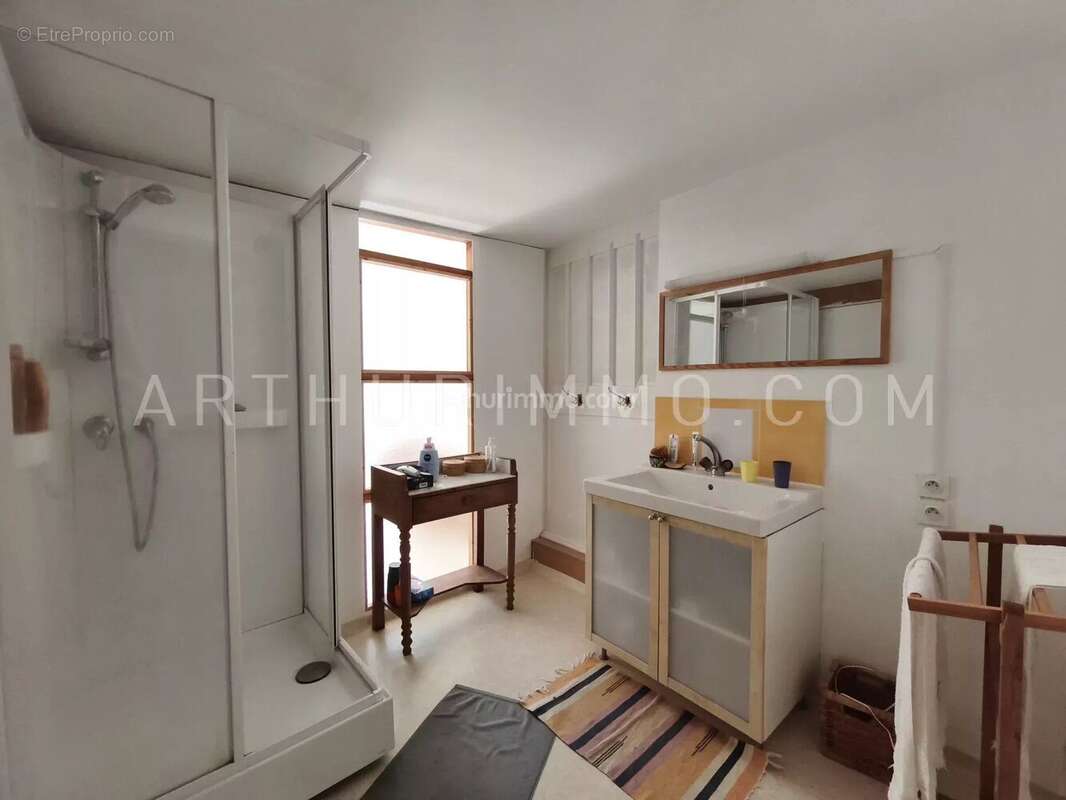 Maison à SAINT-JULIEN-MOLIN-MOLETTE