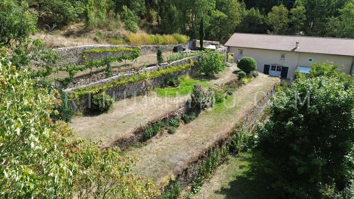 Maison à SAINT-JULIEN-MOLIN-MOLETTE