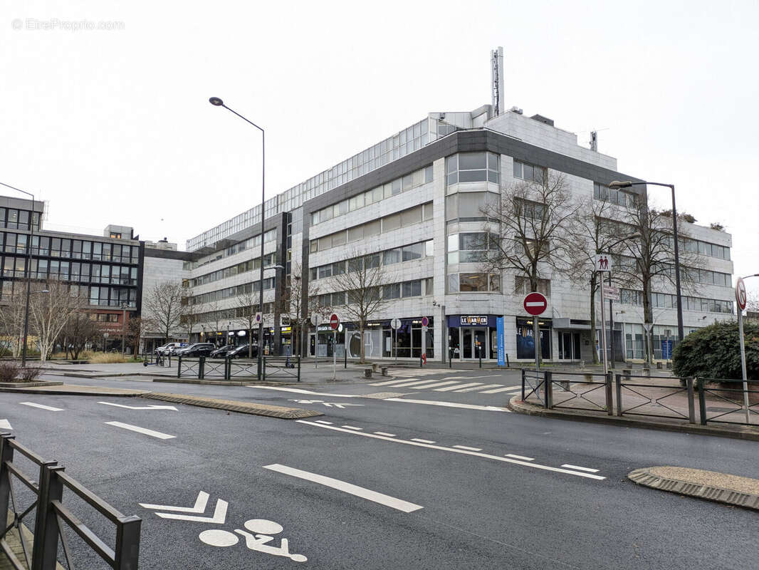 Photo 9 - Commerce à COURCOURONNES