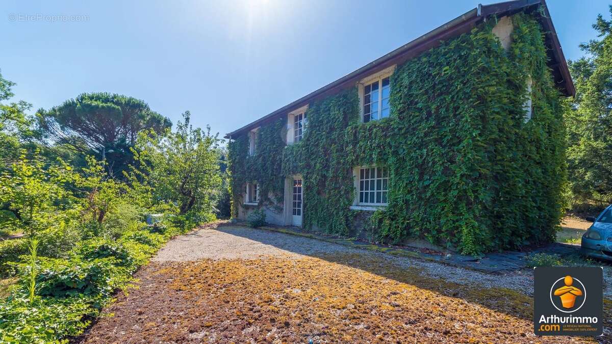 Maison à SAINT-GENIS-LAVAL