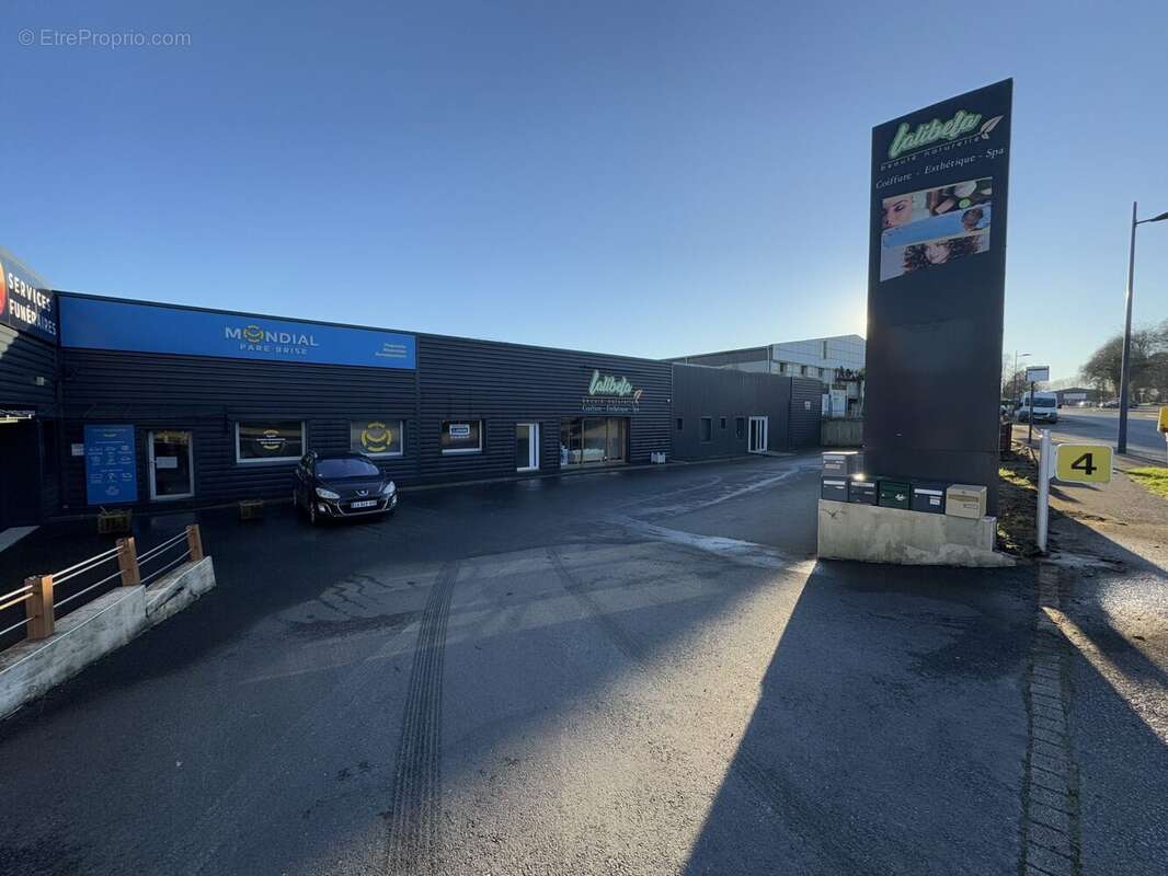 Commerce à SAINT-MARTIN-DES-CHAMPS