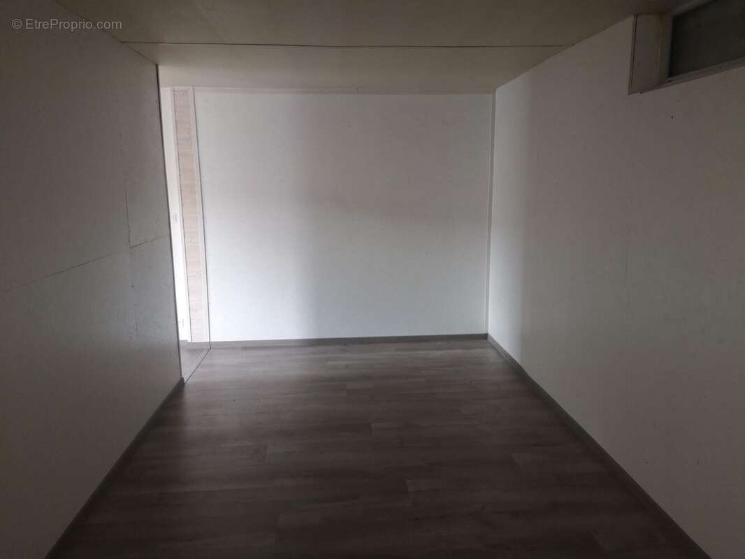 Commerce à SAINT-MARTIN-DES-CHAMPS