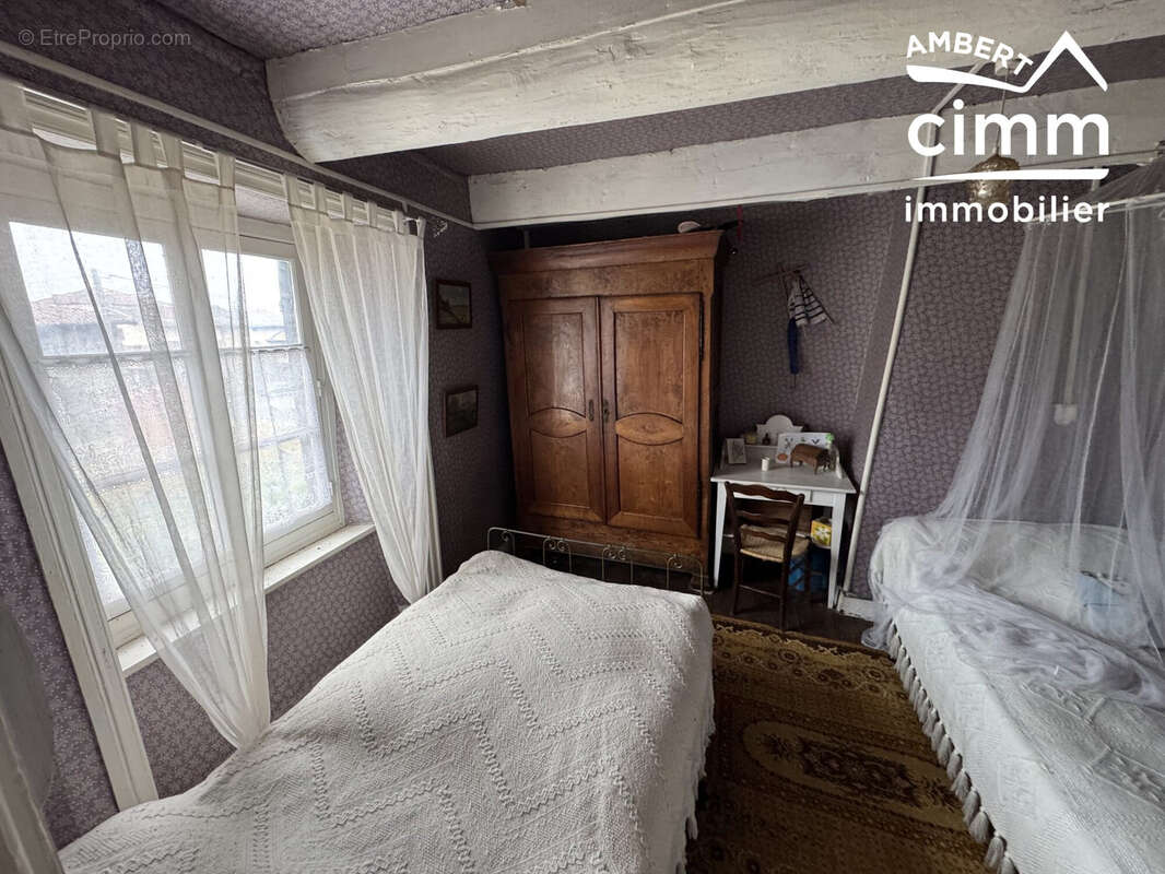 Maison à MARSAC-EN-LIVRADOIS