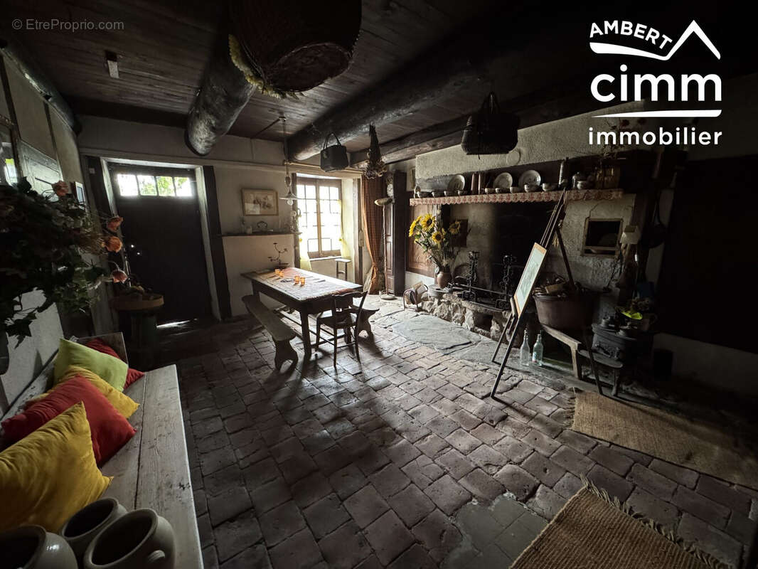 Maison à MARSAC-EN-LIVRADOIS