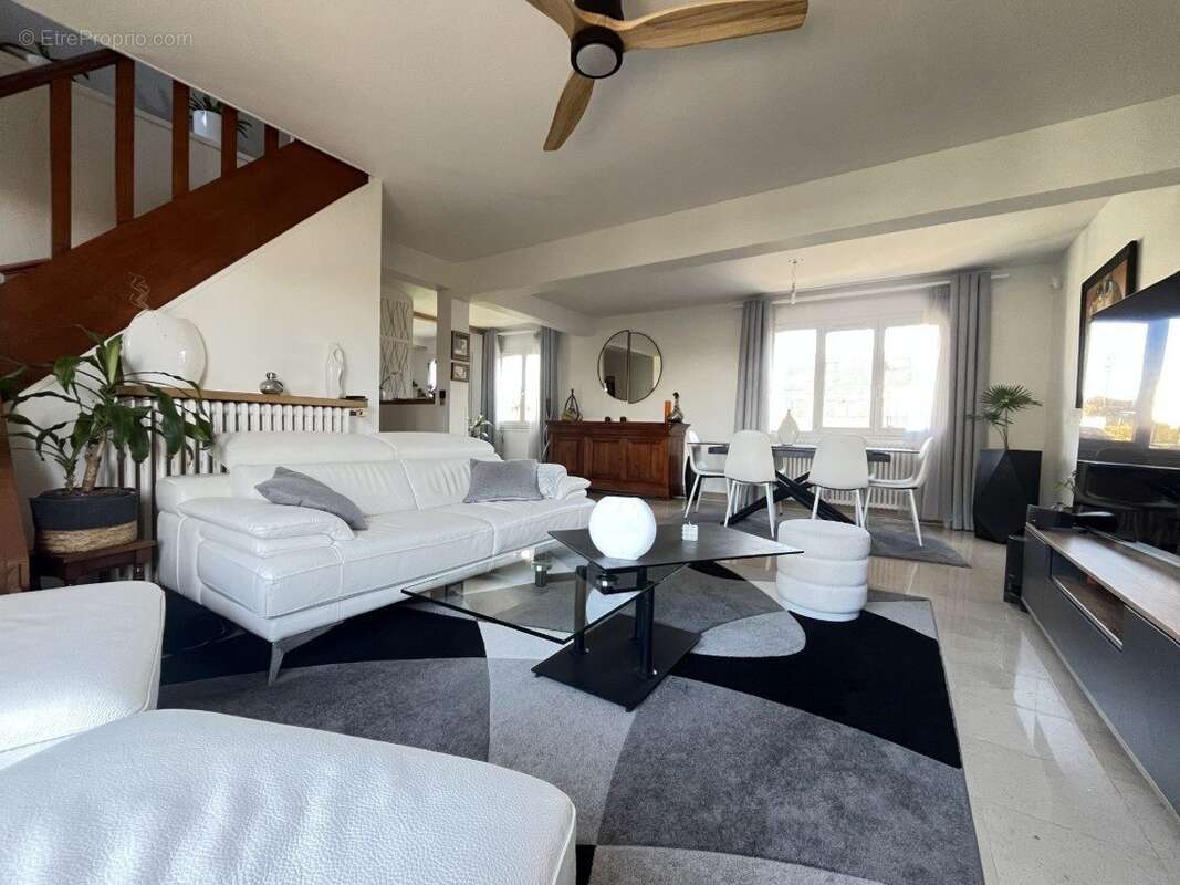 Maison à SAINT-PIERRE-DU-PERRAY