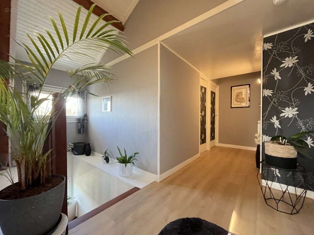 Maison à SAINT-PIERRE-DU-PERRAY