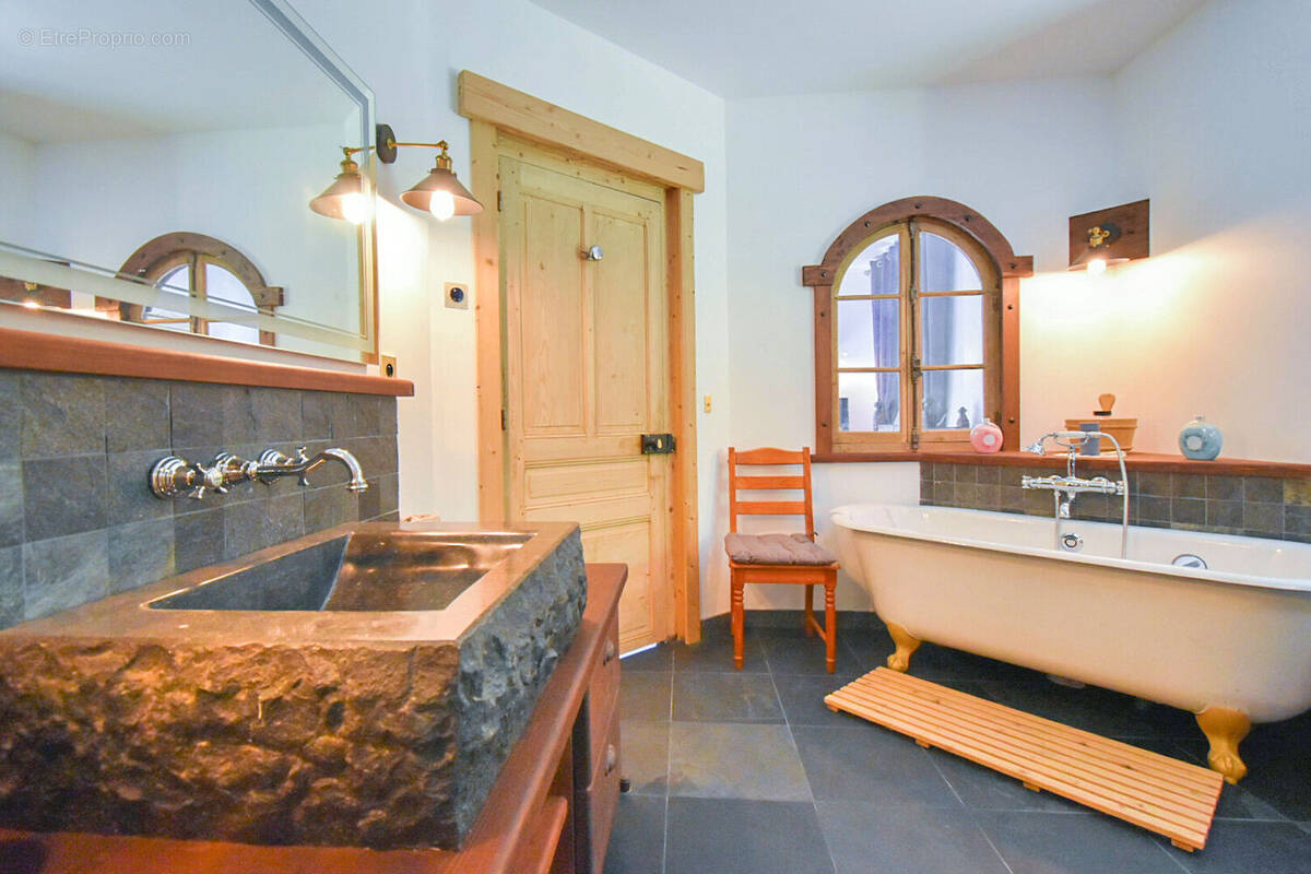 Maison à SAINT-PIERRE-DE-BELLEVILLE