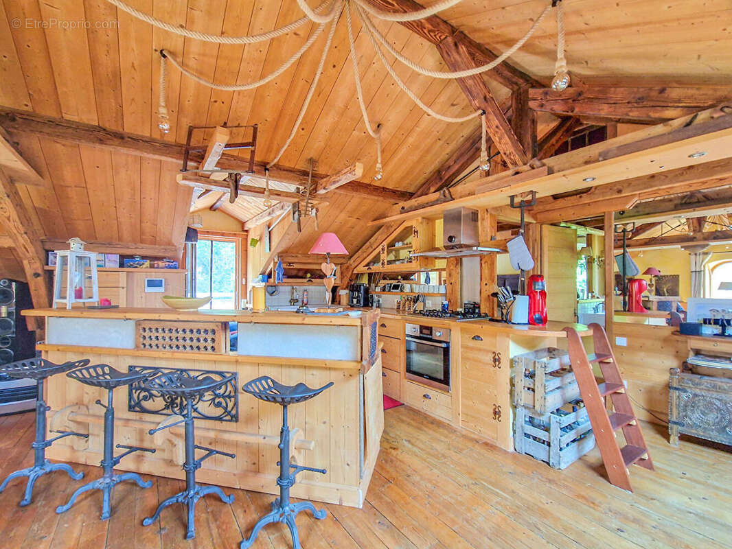 Maison à SAINT-PIERRE-DE-BELLEVILLE