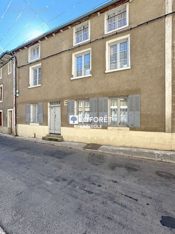 Maison à CHAUDES-AIGUES