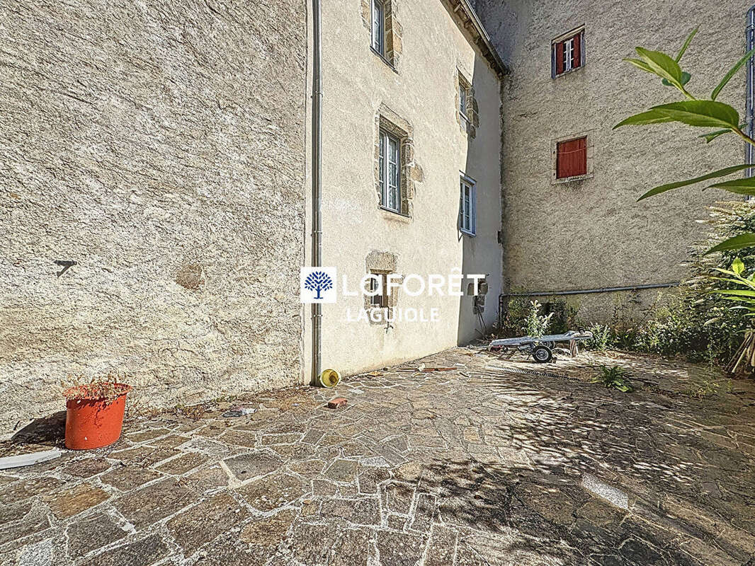 Maison à CHAUDES-AIGUES