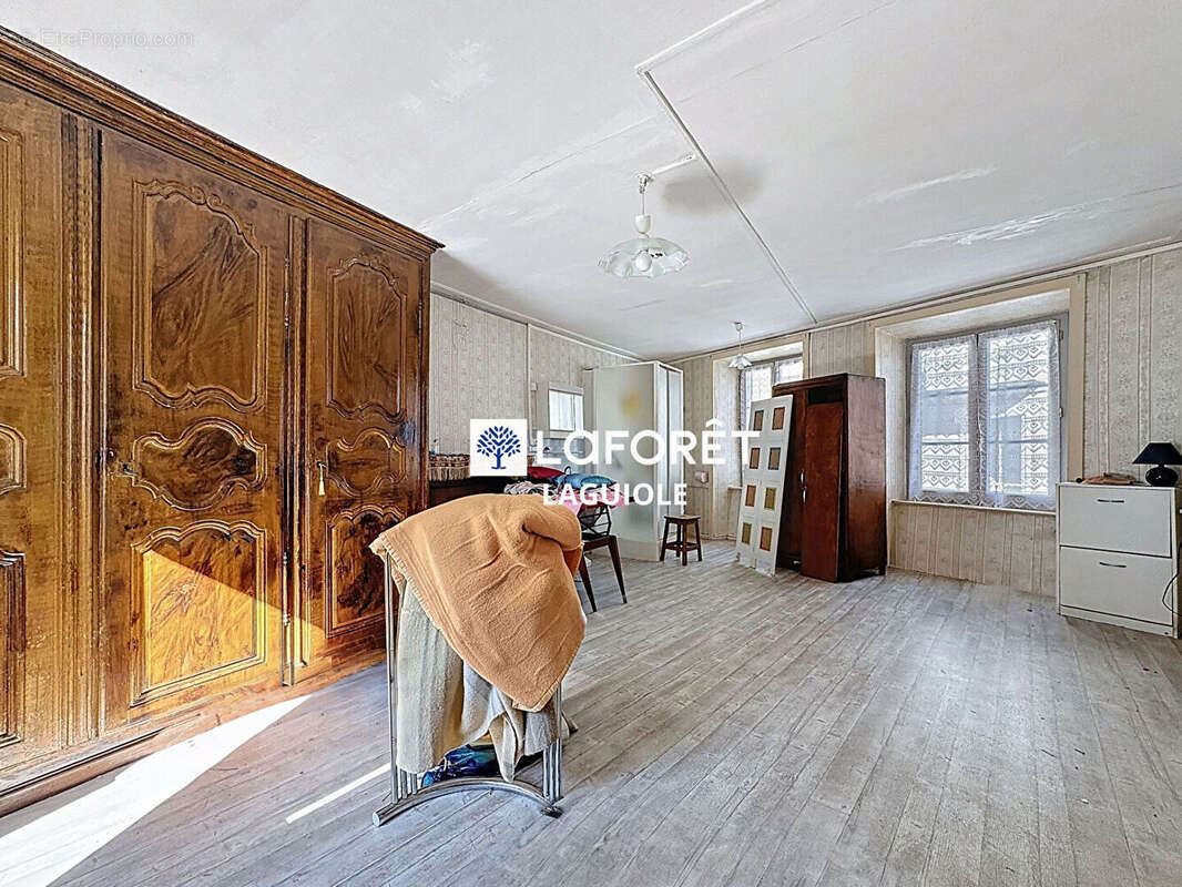 Maison à CHAUDES-AIGUES