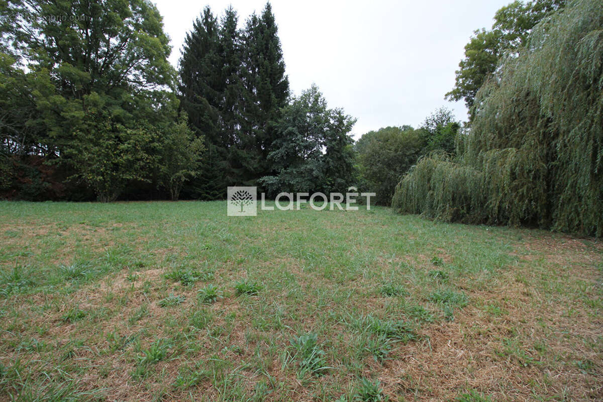 Maison à JAVERLHAC-ET-LA-CHAPELLE-SAINT-ROBERT