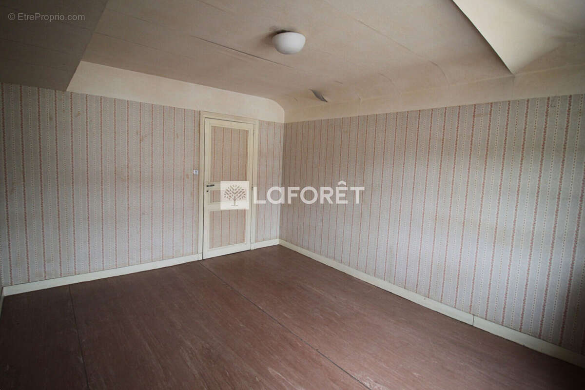 Maison à JAVERLHAC-ET-LA-CHAPELLE-SAINT-ROBERT