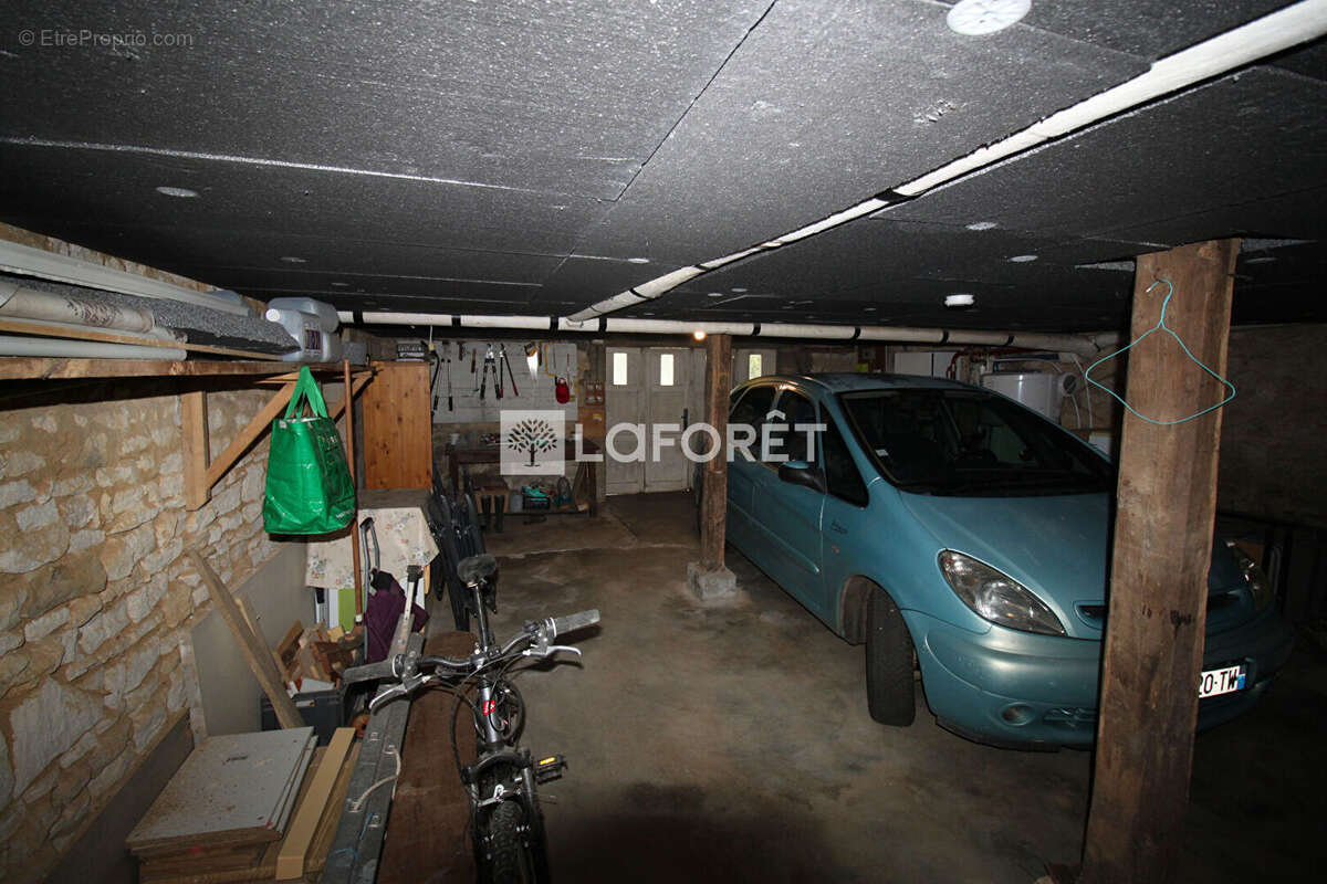 Maison à JAVERLHAC-ET-LA-CHAPELLE-SAINT-ROBERT