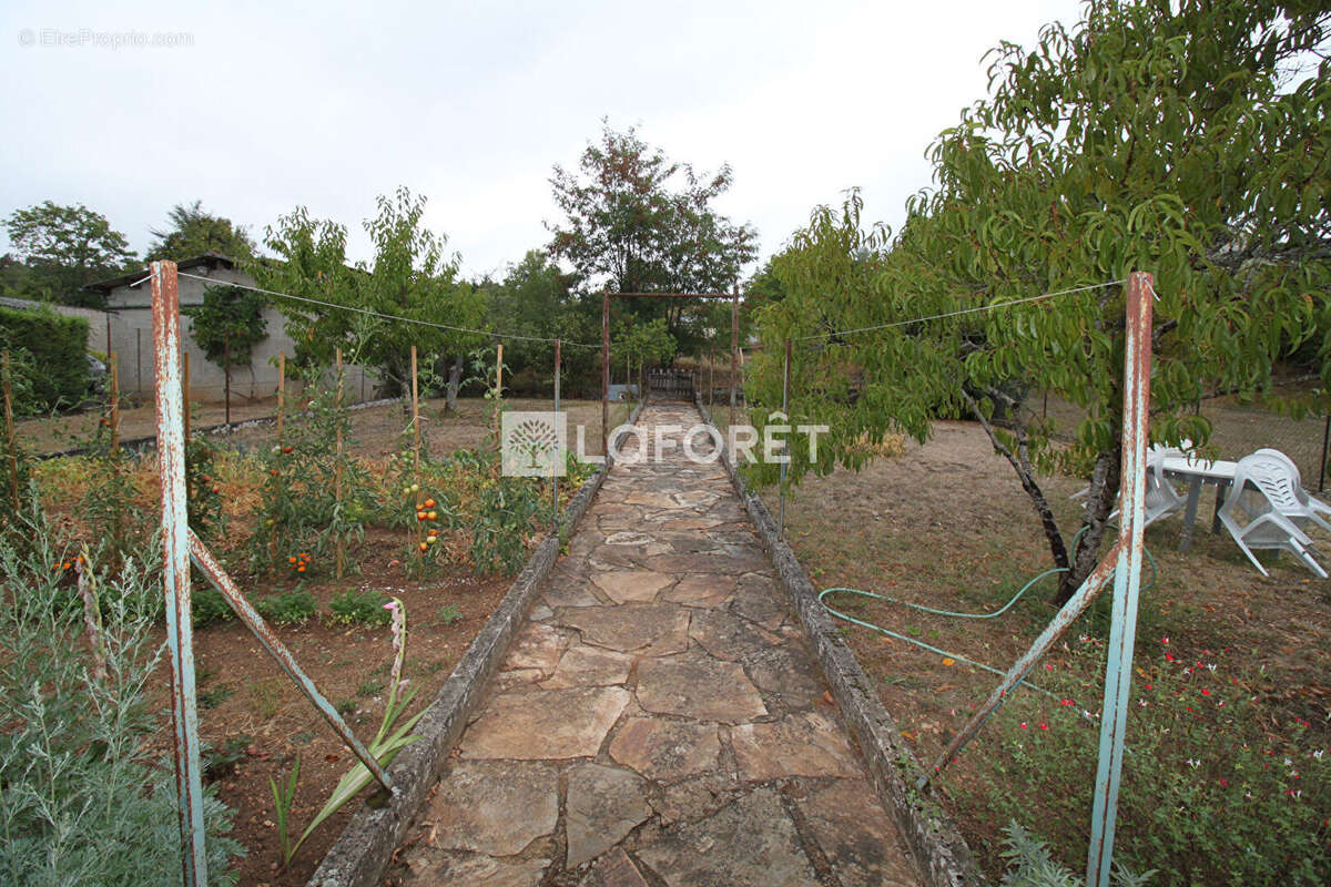 Maison à JAVERLHAC-ET-LA-CHAPELLE-SAINT-ROBERT