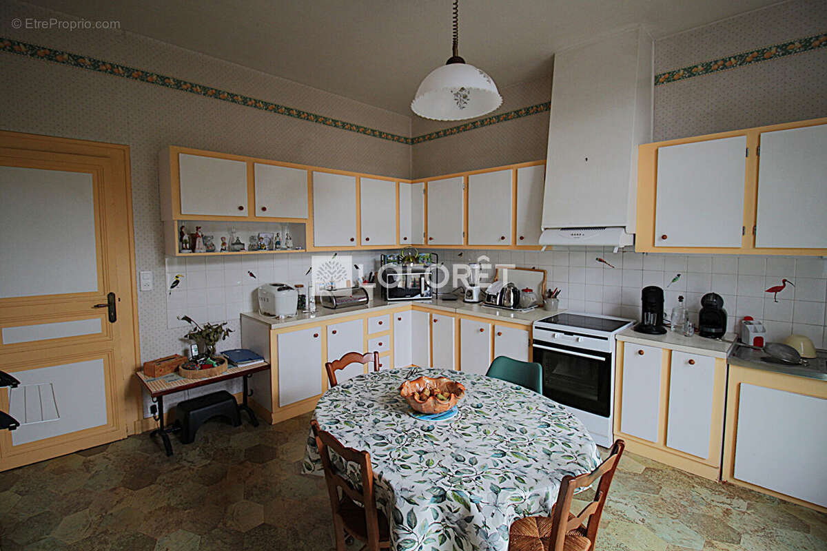 Maison à JAVERLHAC-ET-LA-CHAPELLE-SAINT-ROBERT