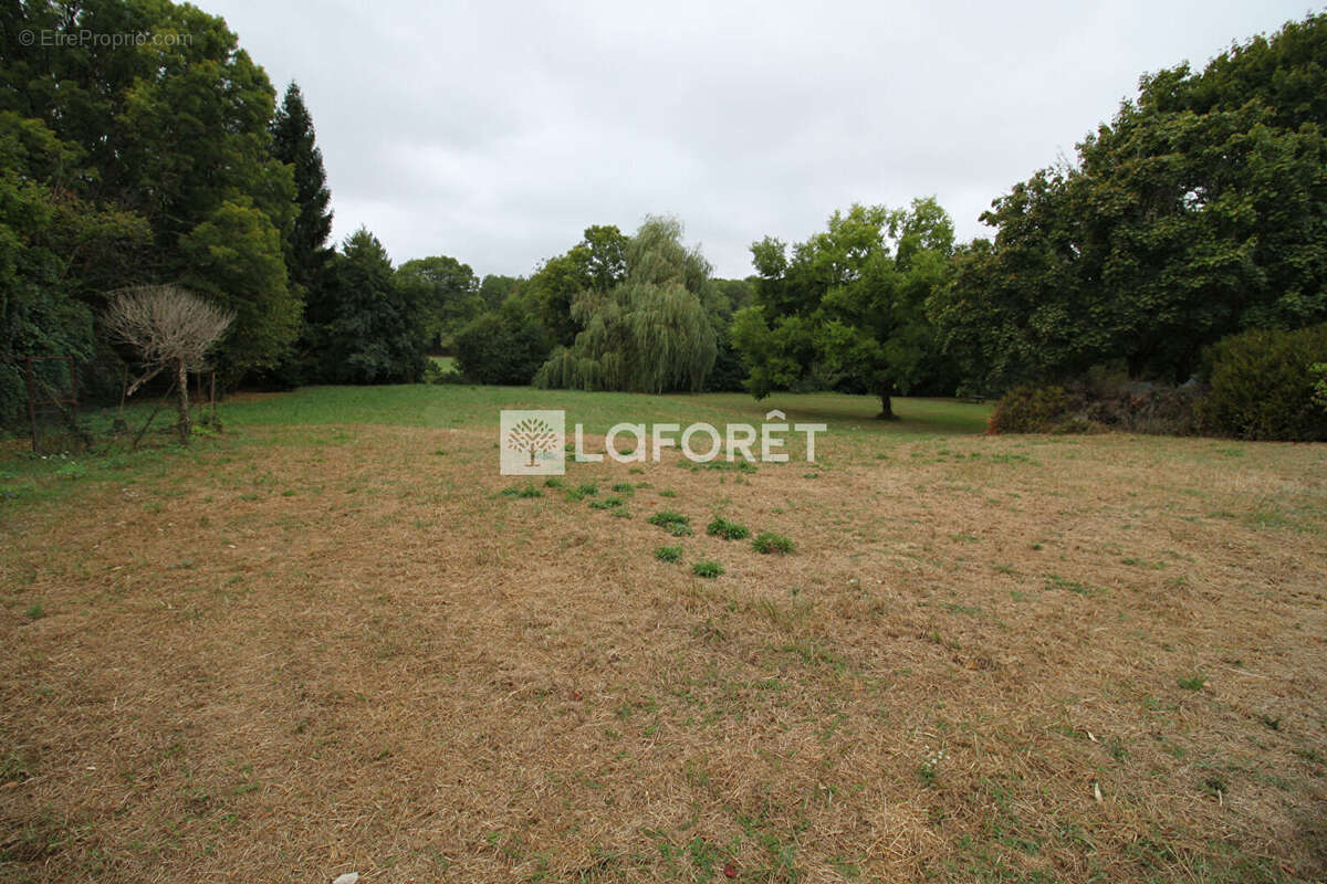 Maison à JAVERLHAC-ET-LA-CHAPELLE-SAINT-ROBERT