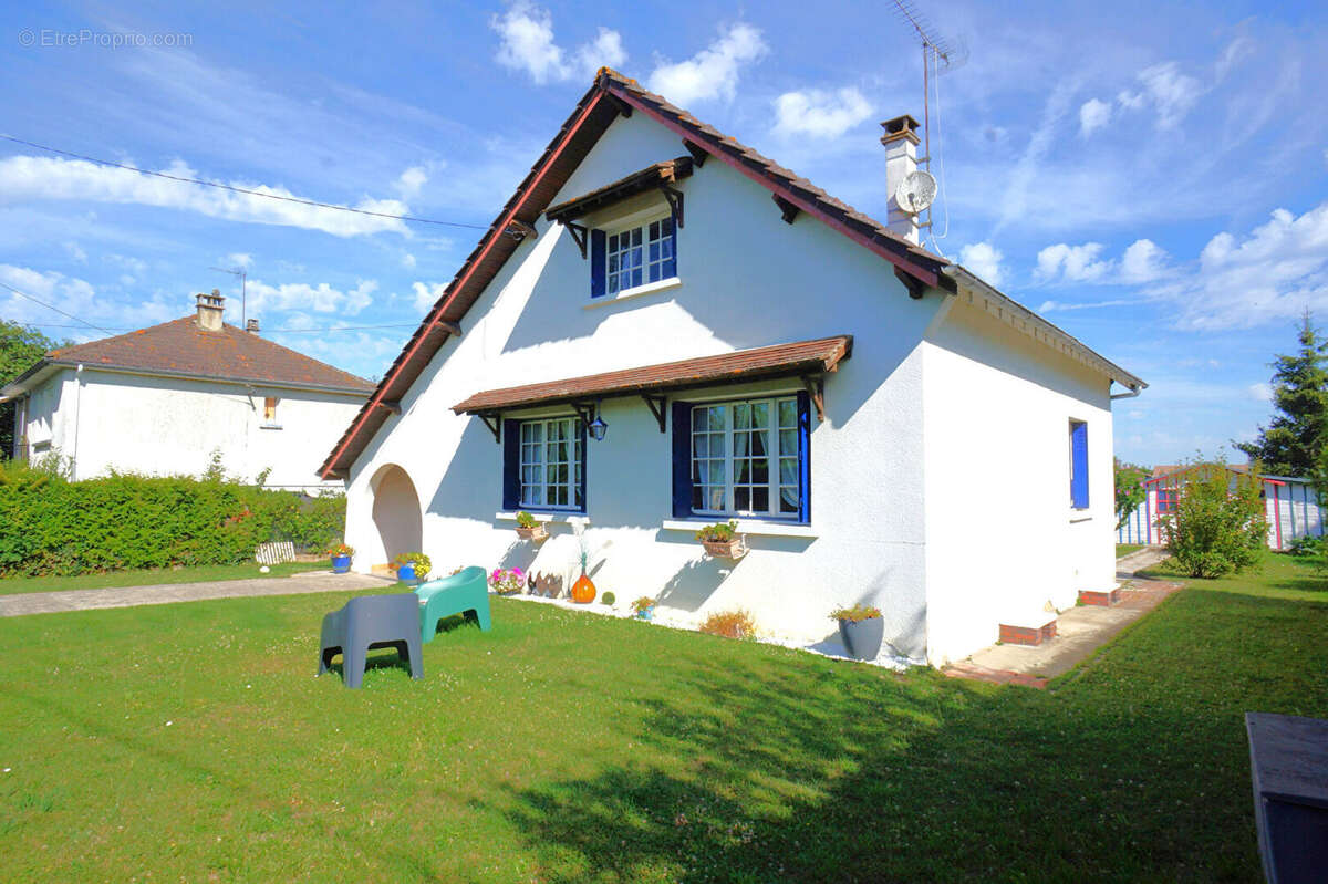 Maison à AILLANT-SUR-THOLON