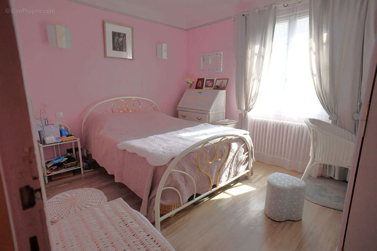 Maison à AILLANT-SUR-THOLON