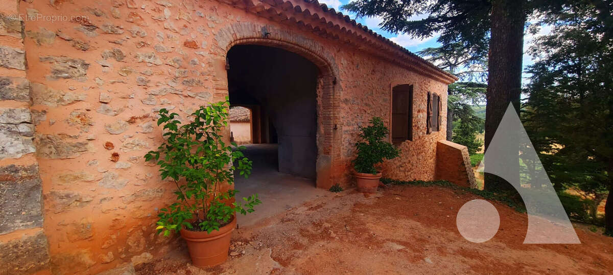 Maison à FOX-AMPHOUX