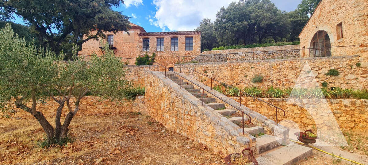 Maison à FOX-AMPHOUX