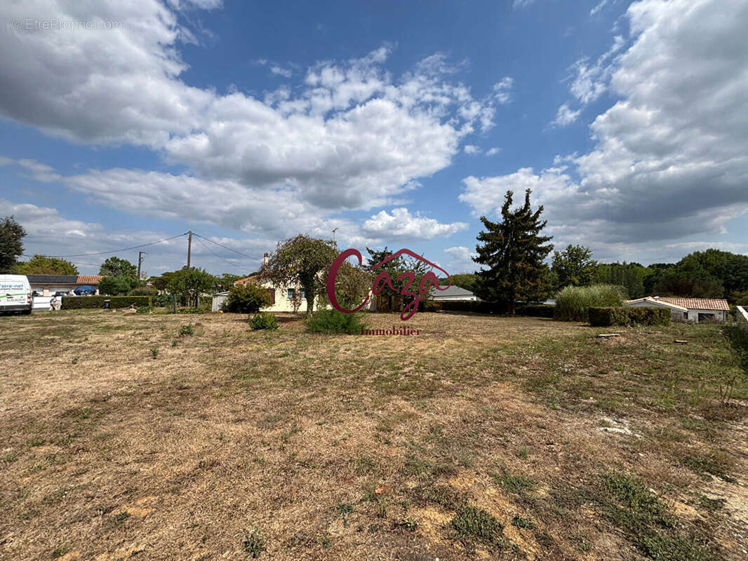 Terrain à SALLEBOEUF