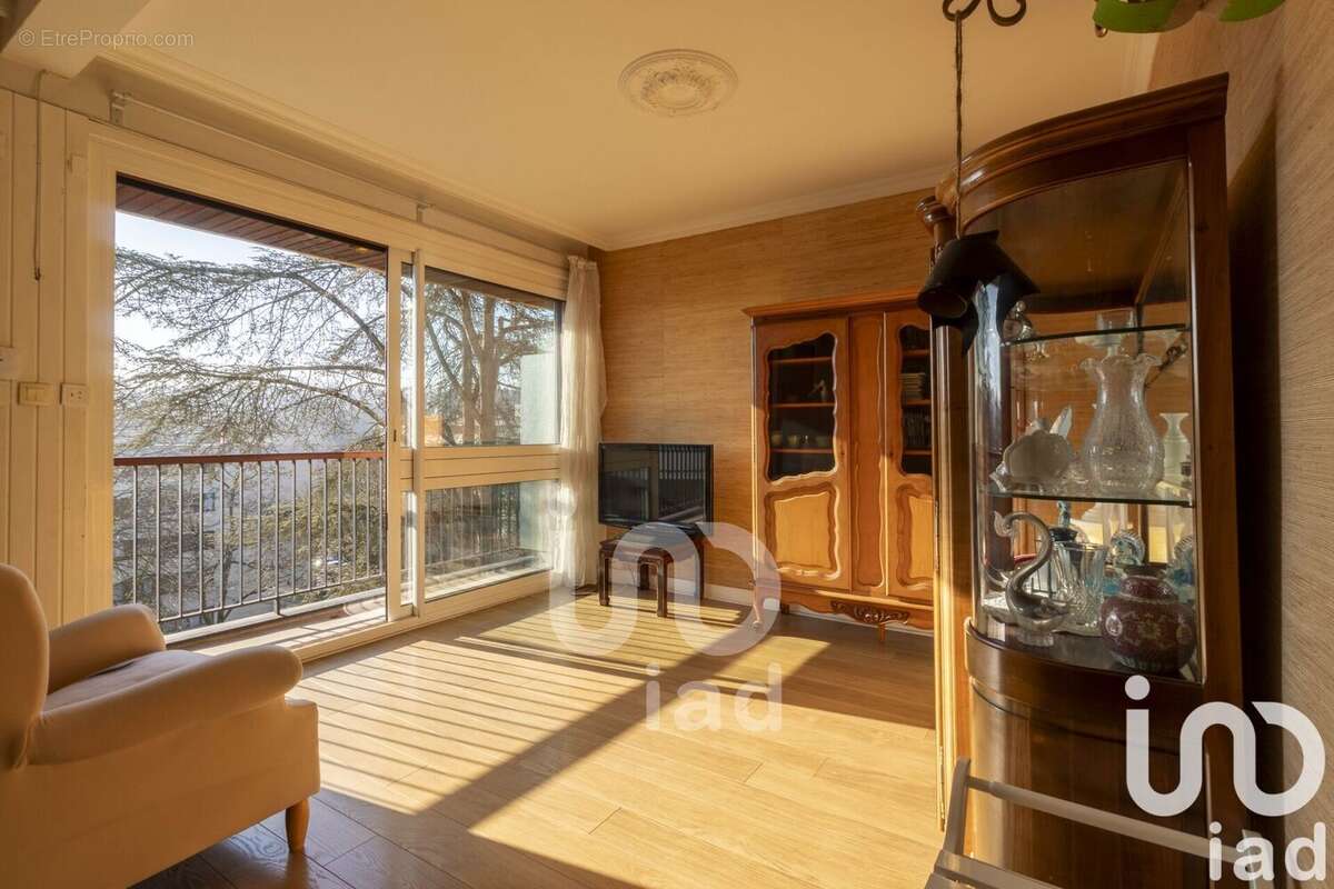 Photo 3 - Appartement à LA CELLE-SAINT-CLOUD