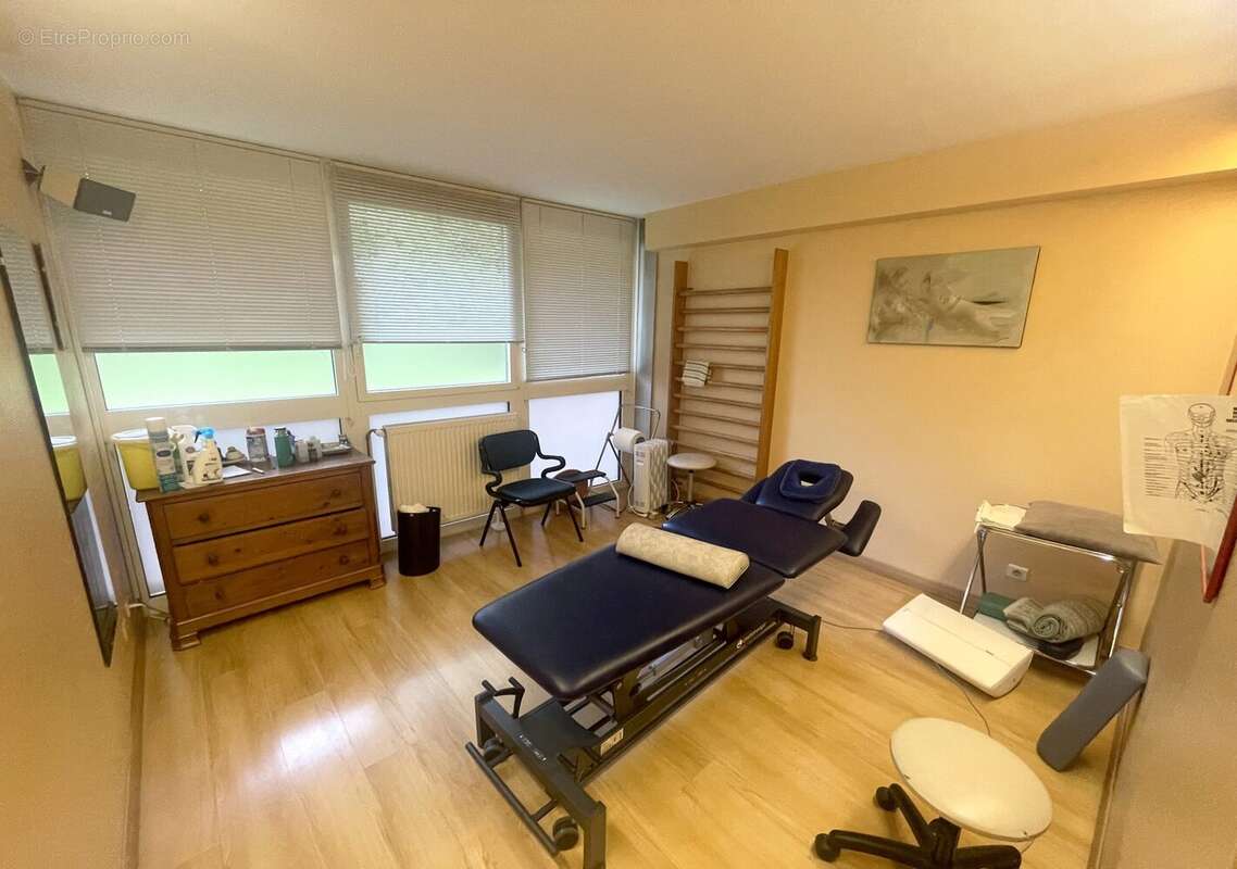 Commerce à FERNEY-VOLTAIRE