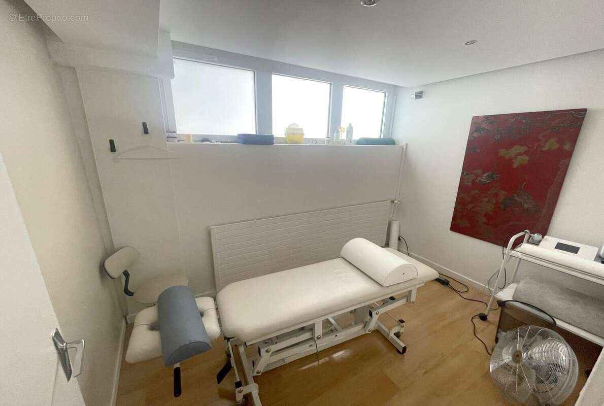 Commerce à FERNEY-VOLTAIRE