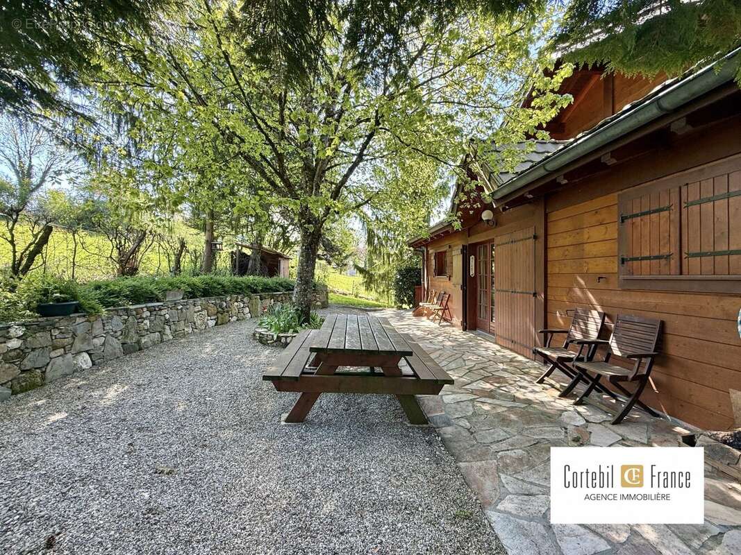 Maison à CRUSEILLES