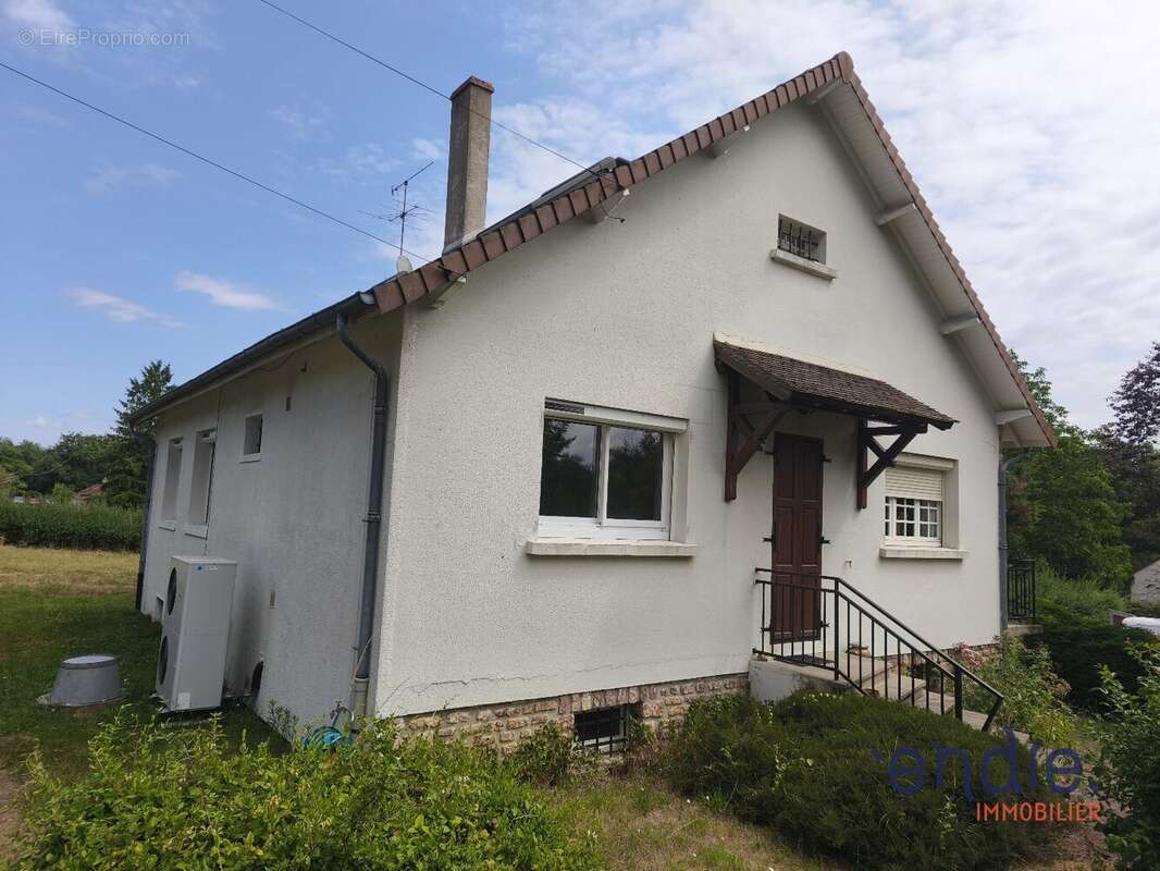 Maison à COSNE-D&#039;ALLIER