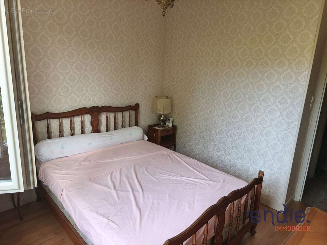 Maison à COSNE-D&#039;ALLIER