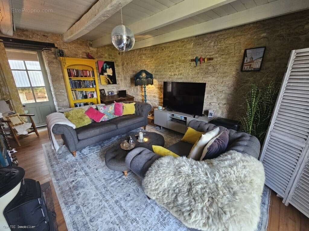 Maison à NANTEUIL-EN-VALLEE