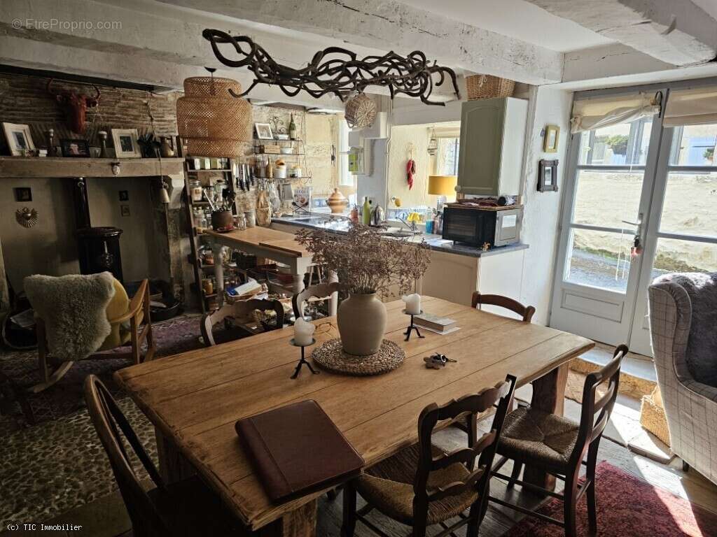 Maison à NANTEUIL-EN-VALLEE