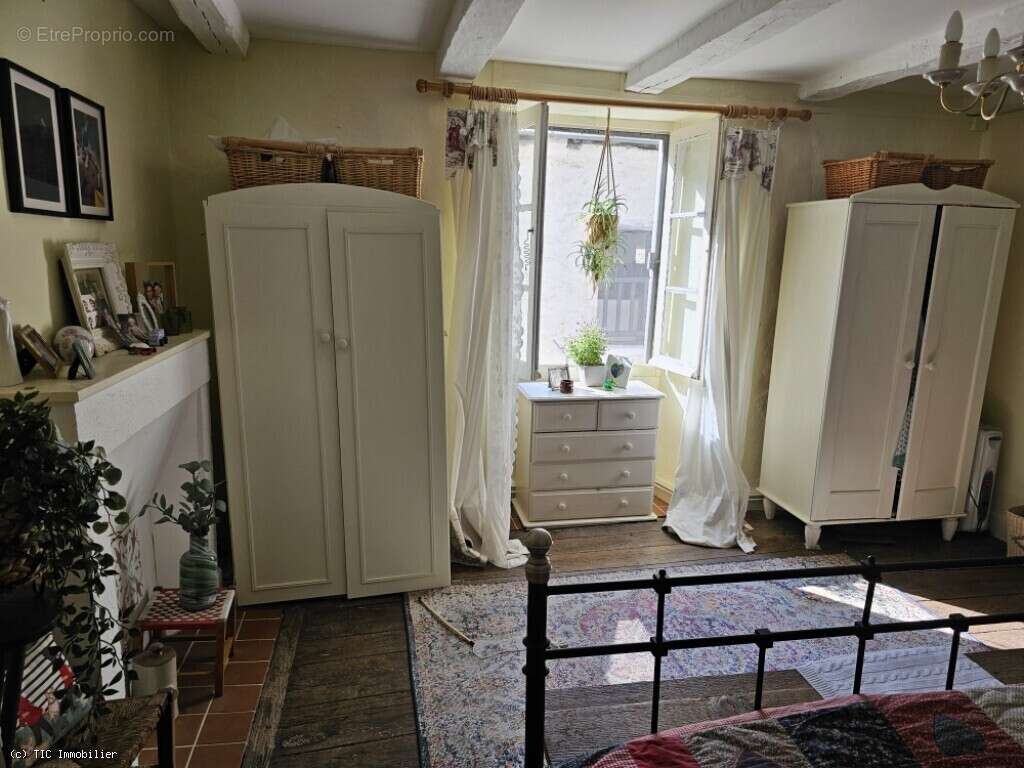 Maison à NANTEUIL-EN-VALLEE