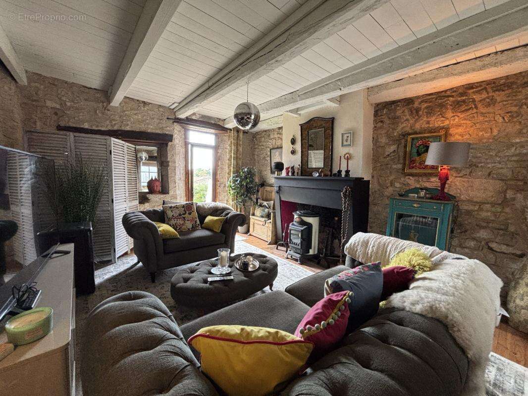 Maison à NANTEUIL-EN-VALLEE