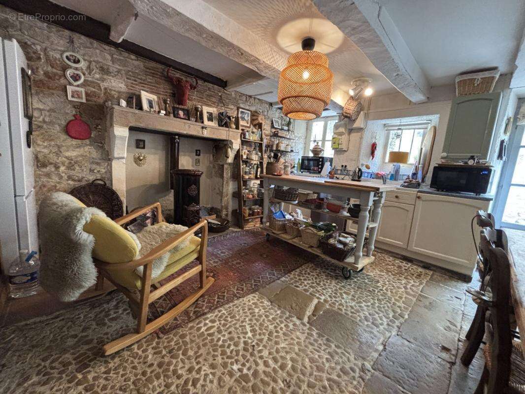 Maison à NANTEUIL-EN-VALLEE