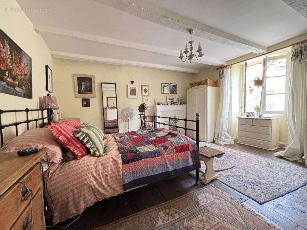 Maison à NANTEUIL-EN-VALLEE