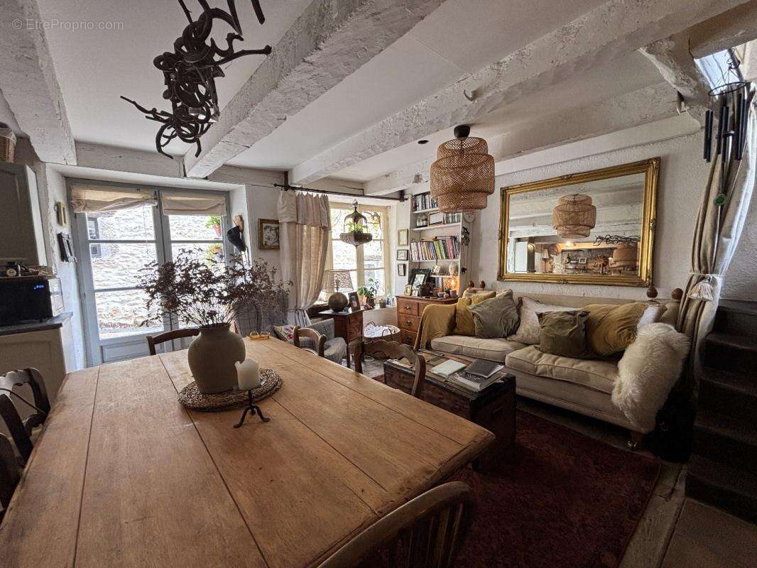 Maison à NANTEUIL-EN-VALLEE