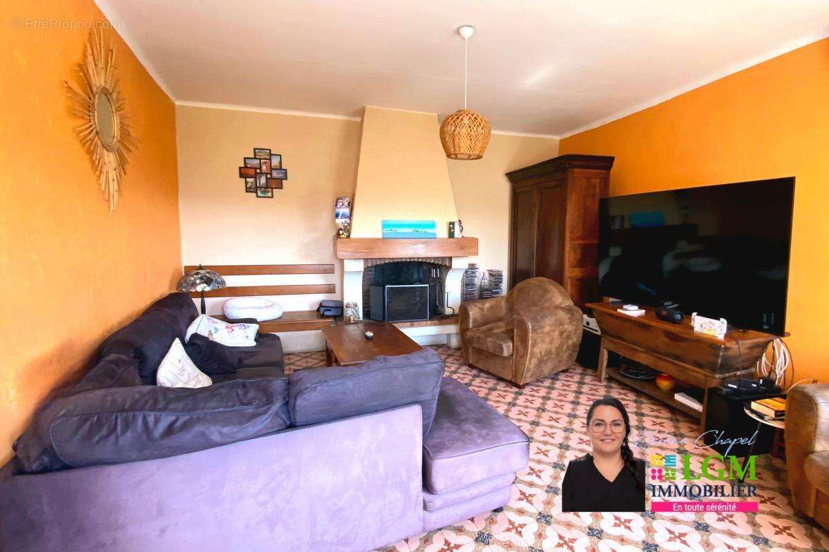 Maison à SAINT-JULIEN-LES-ROSIERS