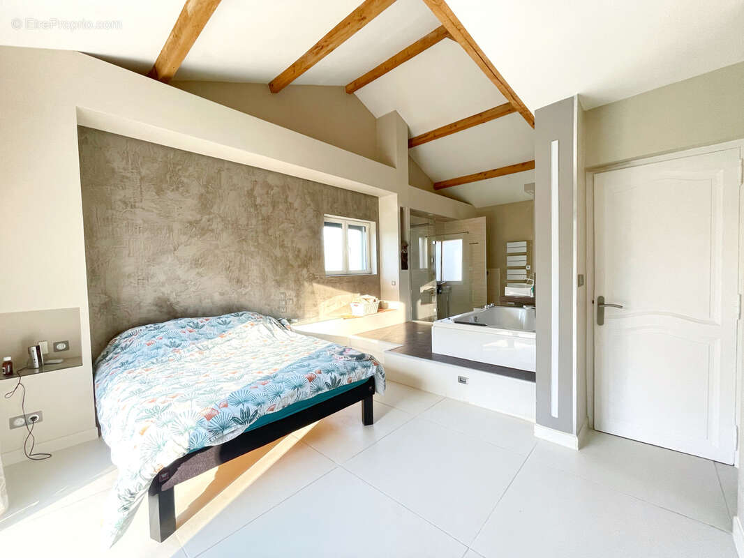 Maison à GREZIEU-LA-VARENNE