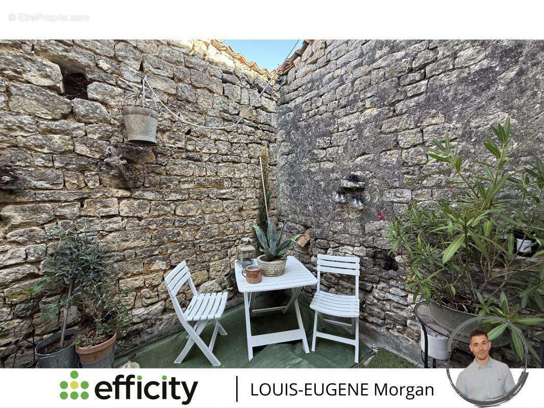 Appartement à CHEF-BOUTONNE