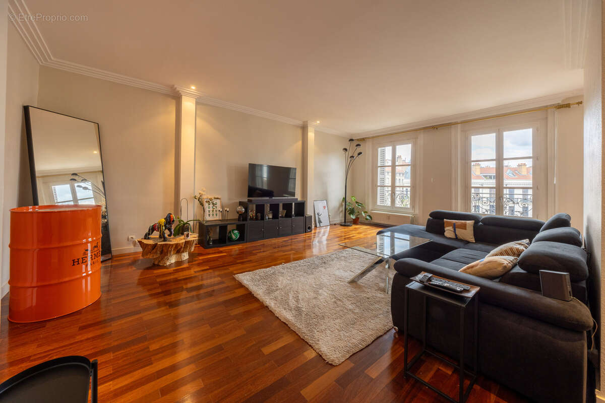 Appartement à SAINT-ETIENNE