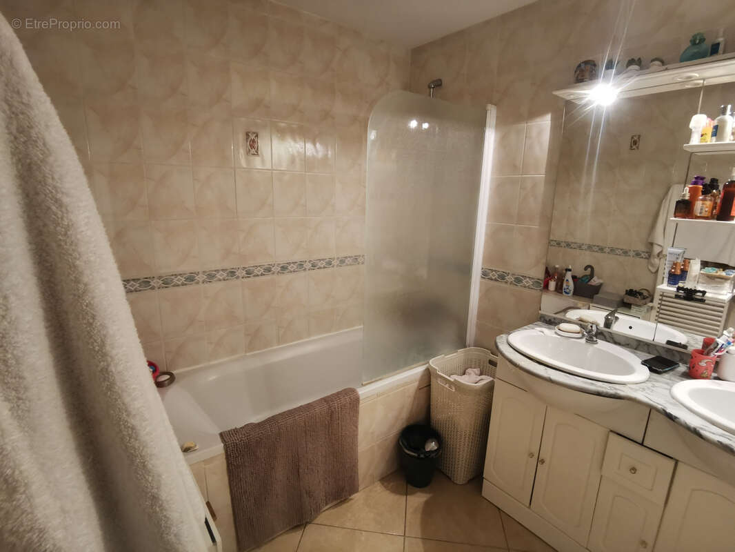 Appartement à CUERS