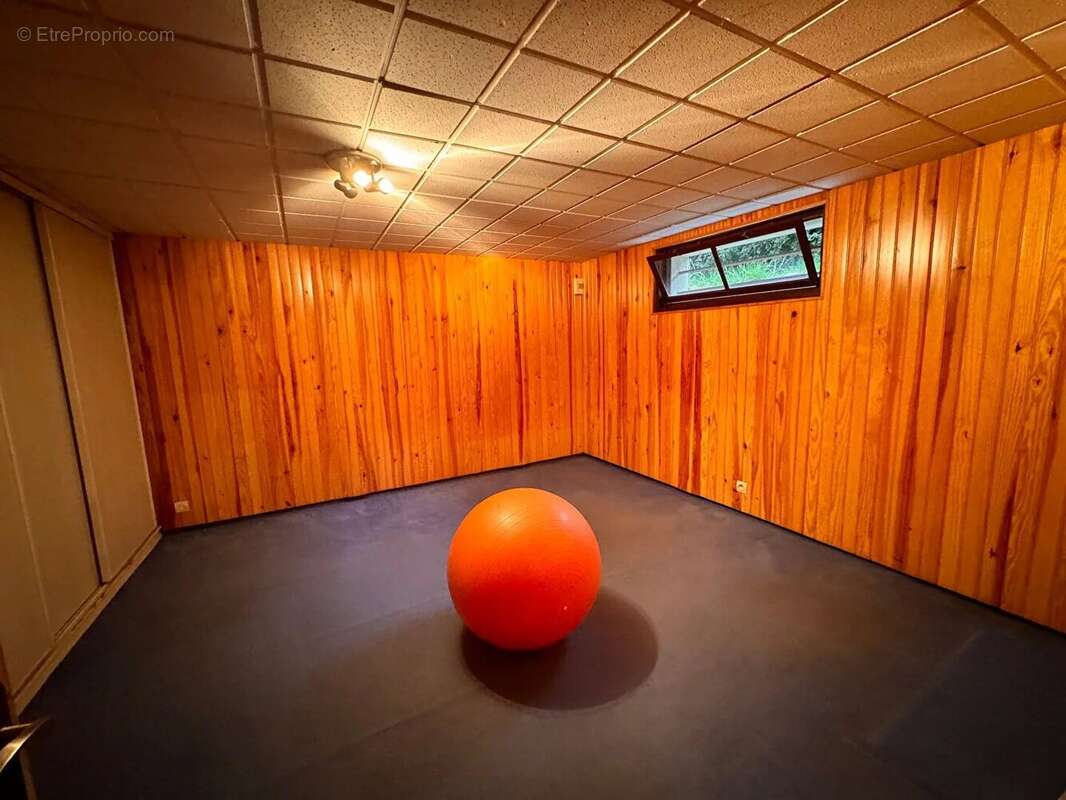 Maison à SAINT-NOM-LA-BRETECHE