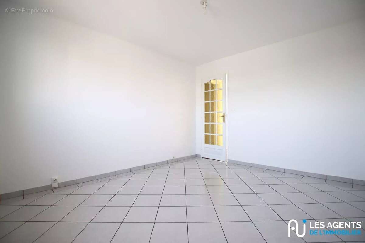 Appartement à SAINT-JEAN-DE-LA-RUELLE