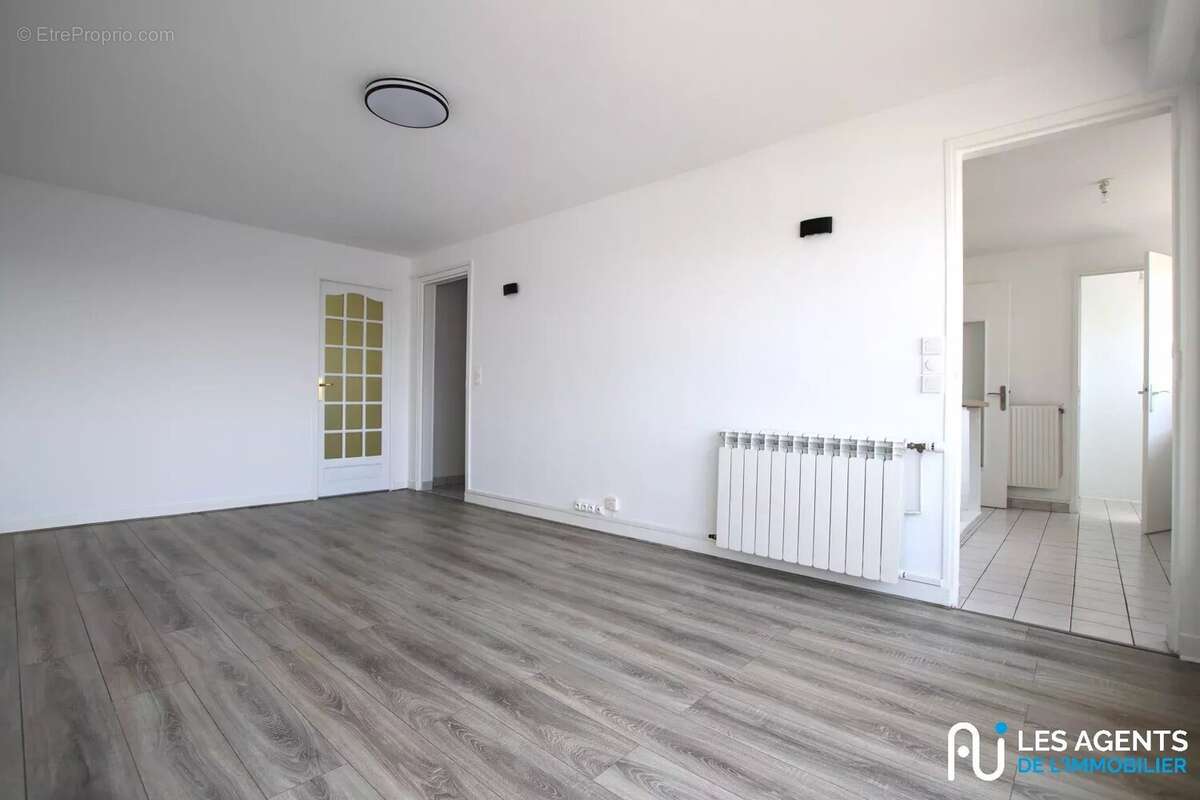 Appartement à SAINT-JEAN-DE-LA-RUELLE