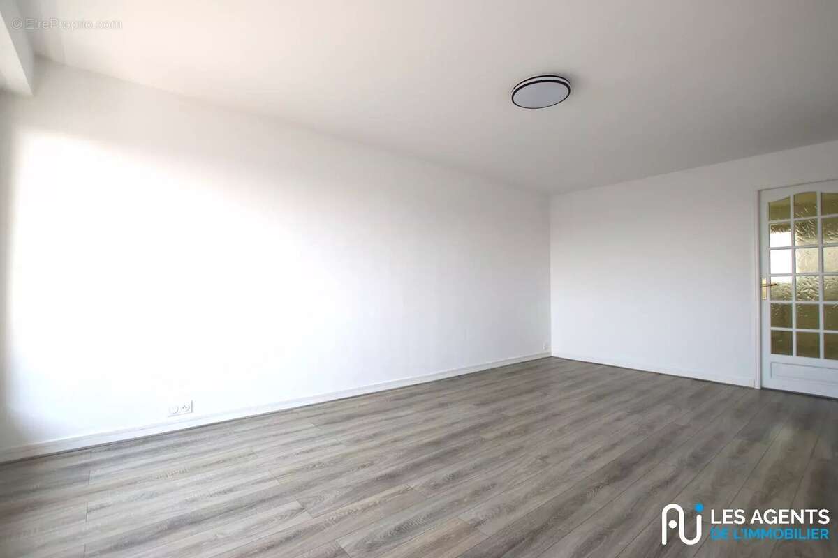 Appartement à SAINT-JEAN-DE-LA-RUELLE